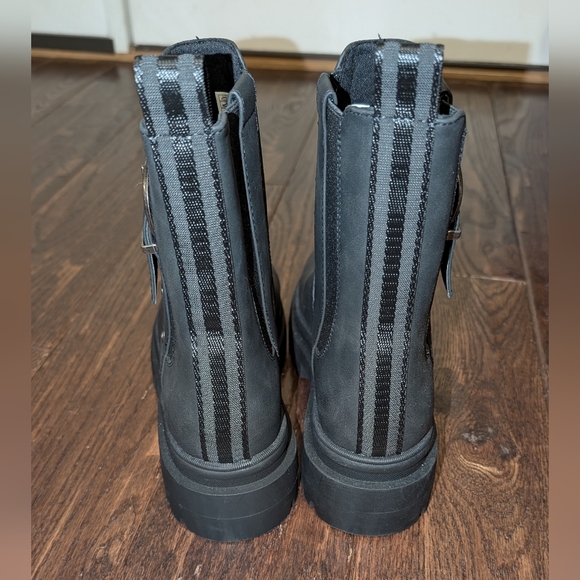 NWOT Rocket Dog Lug Boot In Black With Cushioned Sole - Picture 3 of 8